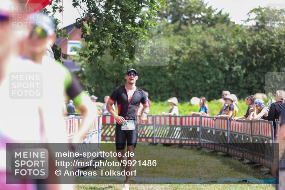21.06.2026 - 29. Vierlanden-Triathlon Andreas Tolksdorf http://msf.ph/oto/9921486 21.06.2026 13:32:11 Ziel 636, 987 meine-sportfotos.de