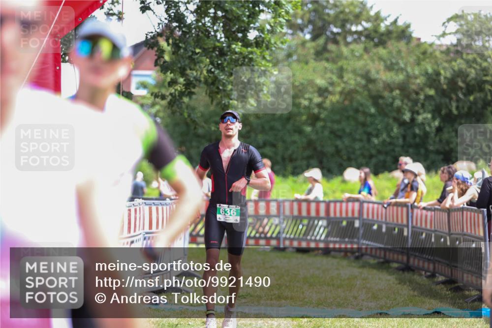 21.06.2026 - 29. Vierlanden-Triathlon Andreas Tolksdorf http://msf.ph/oto/9921490 21.06.2026 13:32:11 Ziel 636, 987 meine-sportfotos.de