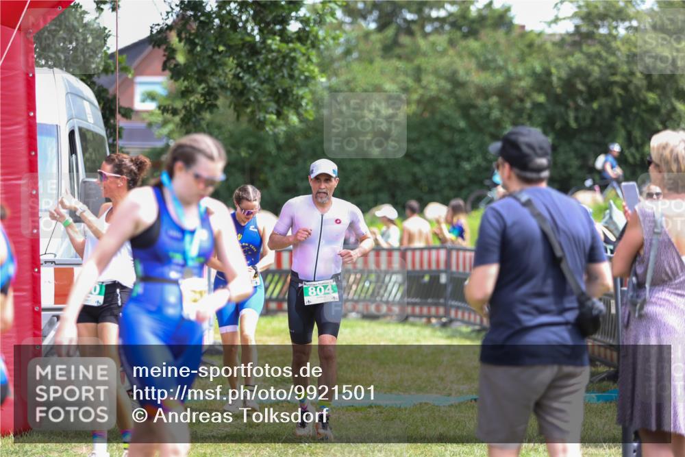 21.06.2026 - 29. Vierlanden-Triathlon Andreas Tolksdorf http://msf.ph/oto/9921501 21.06.2026 13:32:29 Ziel 683, 769, 804, 900, 986, 1003, 1010 meine-sportfotos.de
