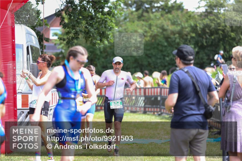 21.06.2026 - 29. Vierlanden-Triathlon Andreas Tolksdorf http://msf.ph/oto/9921503 21.06.2026 13:32:29 Ziel 683, 769, 804, 900, 986, 1003, 1010 meine-sportfotos.de