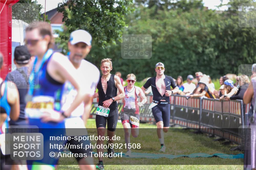 21.06.2026 - 29. Vierlanden-Triathlon Andreas Tolksdorf http://msf.ph/oto/9921508 21.06.2026 13:32:36 Ziel 683, 769, 986, 1003 meine-sportfotos.de