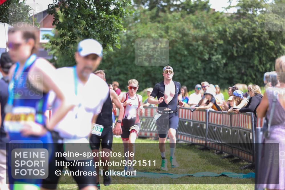21.06.2026 - 29. Vierlanden-Triathlon Andreas Tolksdorf http://msf.ph/oto/9921511 21.06.2026 13:32:36 Ziel 683, 769, 986, 1003 meine-sportfotos.de