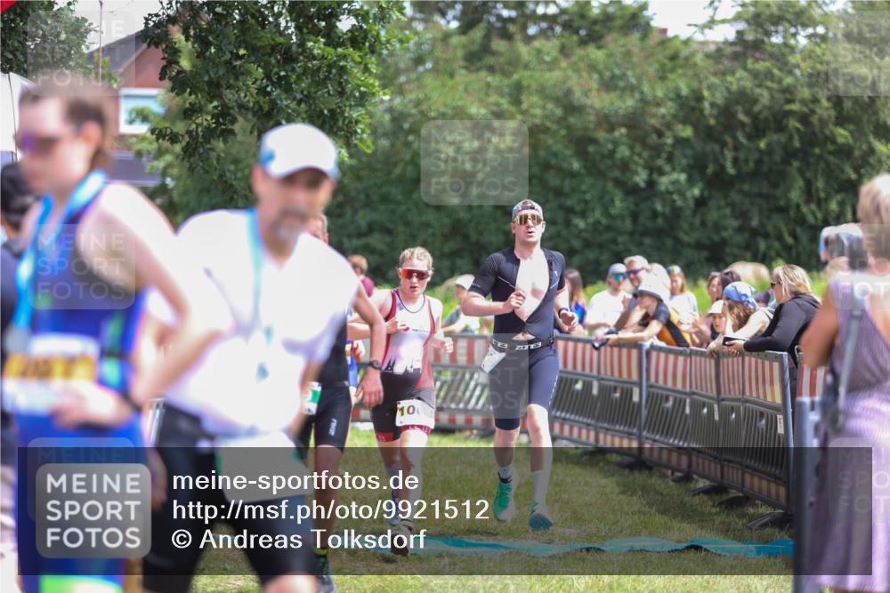 21.06.2026 - 29. Vierlanden-Triathlon Andreas Tolksdorf http://msf.ph/oto/9921512 21.06.2026 13:32:36 Ziel 683, 769, 986, 1003 meine-sportfotos.de