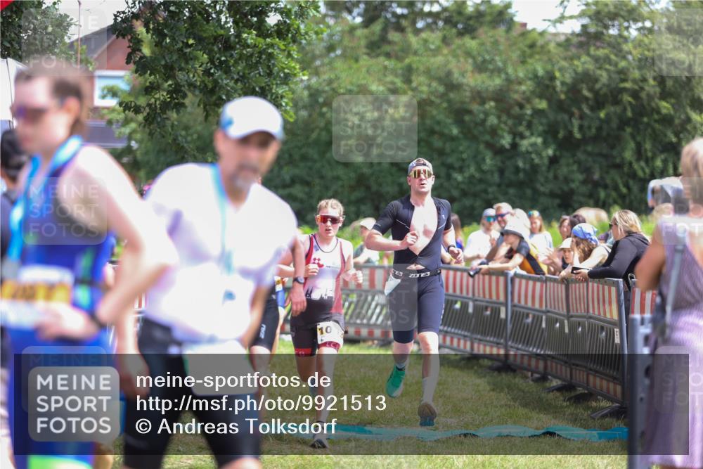 21.06.2026 - 29. Vierlanden-Triathlon Andreas Tolksdorf http://msf.ph/oto/9921513 21.06.2026 13:32:36 Ziel 683, 769, 986, 1003 meine-sportfotos.de
