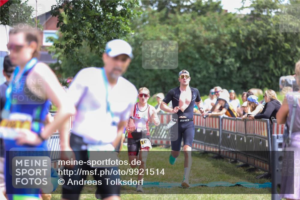21.06.2026 - 29. Vierlanden-Triathlon Andreas Tolksdorf http://msf.ph/oto/9921514 21.06.2026 13:32:36 Ziel 683, 769, 986, 1003 meine-sportfotos.de
