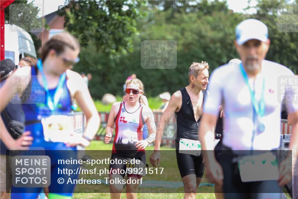 21.06.2026 - 29. Vierlanden-Triathlon Andreas Tolksdorf http://msf.ph/oto/9921517 21.06.2026 13:32:38 Ziel 683, 769, 986, 1003 meine-sportfotos.de