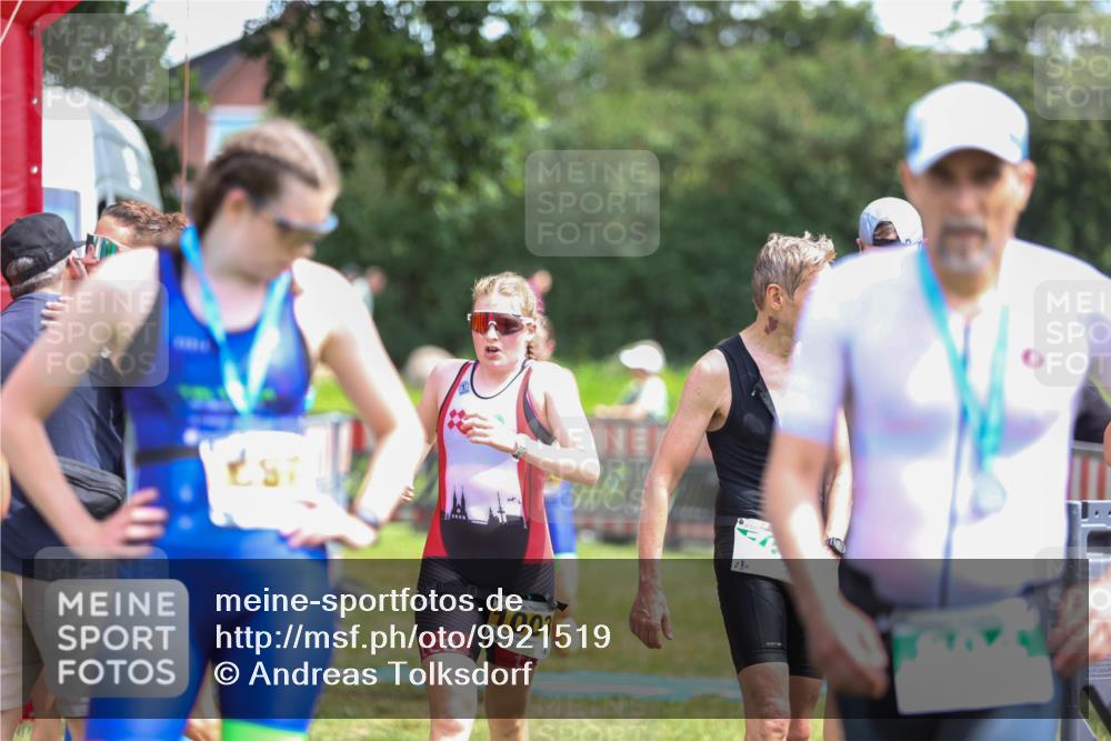 21.06.2026 - 29. Vierlanden-Triathlon Andreas Tolksdorf http://msf.ph/oto/9921519 21.06.2026 13:32:39 Ziel 683, 769, 986, 1003 meine-sportfotos.de