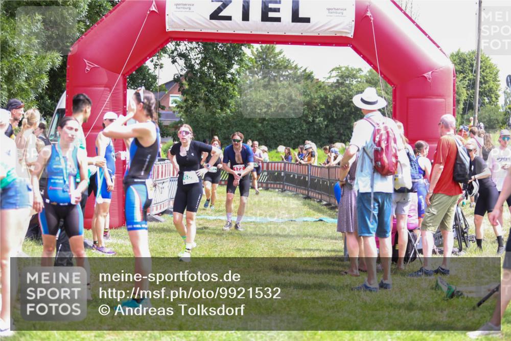 21.06.2026 - 29. Vierlanden-Triathlon Andreas Tolksdorf http://msf.ph/oto/9921532 21.06.2026 13:33:17 Ziel 172, 672, 786, 794, 872, 897 meine-sportfotos.de