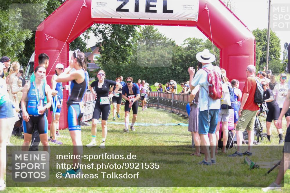 21.06.2026 - 29. Vierlanden-Triathlon Andreas Tolksdorf http://msf.ph/oto/9921535 21.06.2026 13:33:17 Ziel 172, 672, 786, 794, 872, 897 meine-sportfotos.de