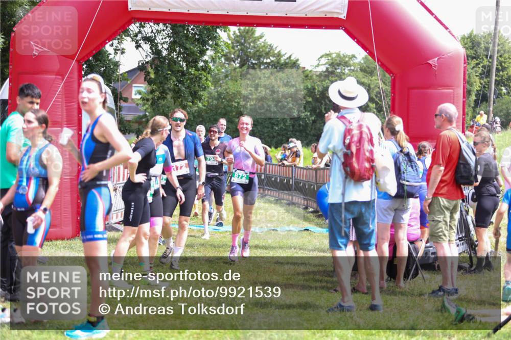 21.06.2026 - 29. Vierlanden-Triathlon Andreas Tolksdorf http://msf.ph/oto/9921539 21.06.2026 13:33:20 Ziel 172, 672, 786, 794, 872, 897 meine-sportfotos.de