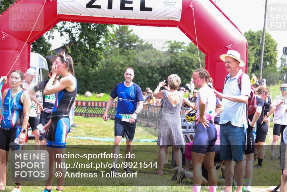 21.06.2026 - 29. Vierlanden-Triathlon Andreas Tolksdorf http://msf.ph/oto/9921544 21.06.2026 13:33:29 Ziel 59, 737, 776, 869 meine-sportfotos.de