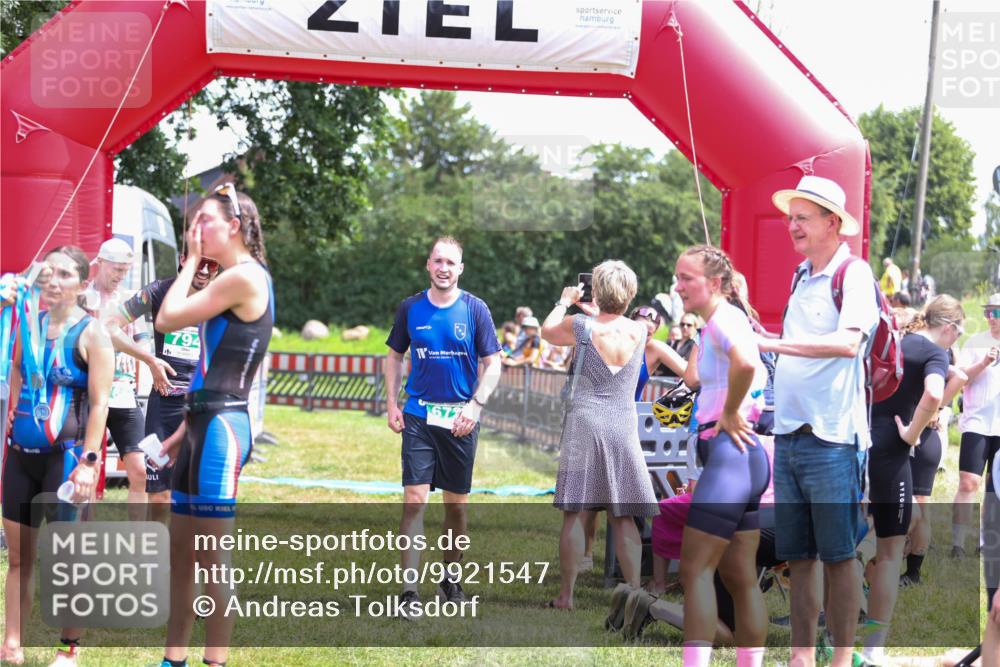 21.06.2026 - 29. Vierlanden-Triathlon Andreas Tolksdorf http://msf.ph/oto/9921547 21.06.2026 13:33:29 Ziel 59, 737, 776, 869 meine-sportfotos.de