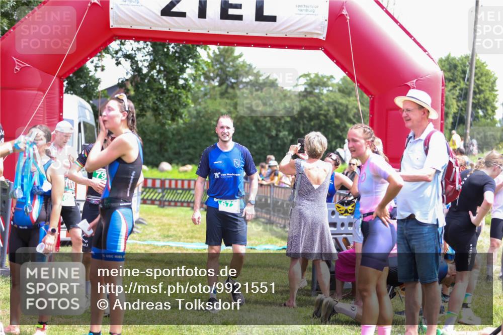 21.06.2026 - 29. Vierlanden-Triathlon Andreas Tolksdorf http://msf.ph/oto/9921551 21.06.2026 13:33:29 Ziel 59, 737, 776, 869 meine-sportfotos.de