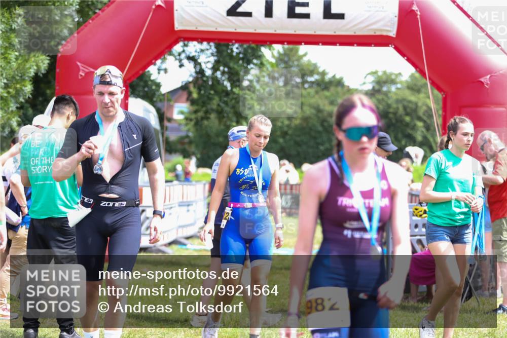 21.06.2026 - 29. Vierlanden-Triathlon Andreas Tolksdorf http://msf.ph/oto/9921564 21.06.2026 13:34:40 Ziel 171 meine-sportfotos.de