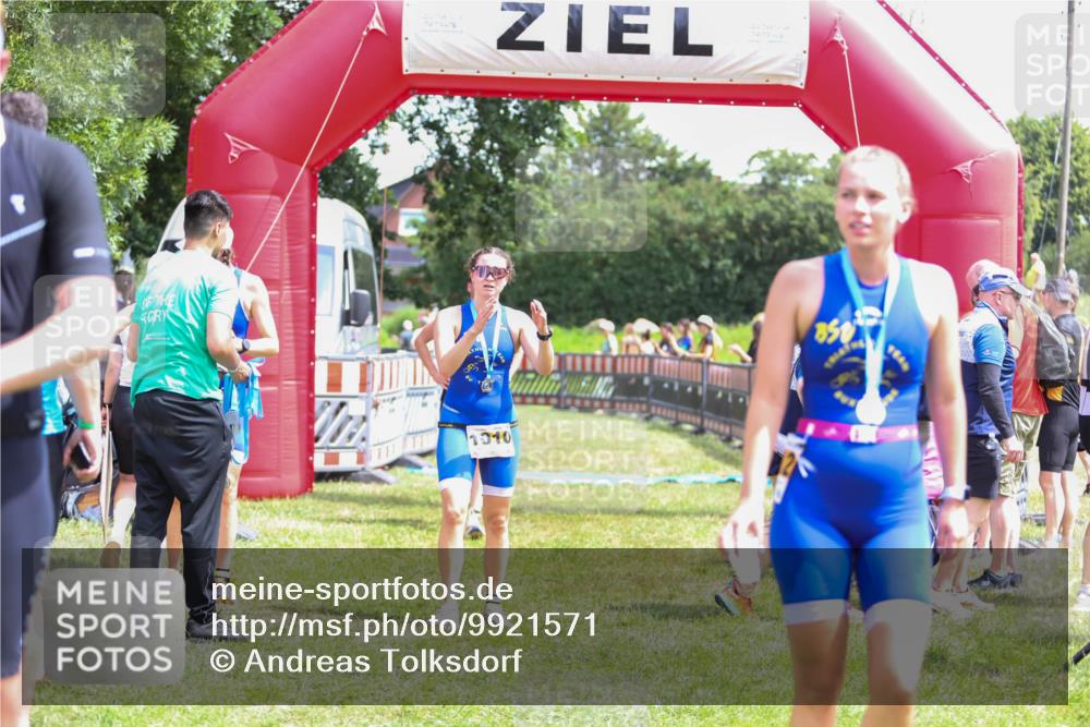 21.06.2026 - 29. Vierlanden-Triathlon Andreas Tolksdorf http://msf.ph/oto/9921571 21.06.2026 13:34:43 Ziel 171 meine-sportfotos.de