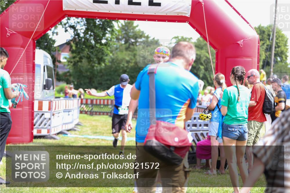 21.06.2026 - 29. Vierlanden-Triathlon Andreas Tolksdorf http://msf.ph/oto/9921572 21.06.2026 13:34:59 Ziel 664 meine-sportfotos.de