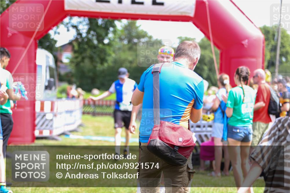 21.06.2026 - 29. Vierlanden-Triathlon Andreas Tolksdorf http://msf.ph/oto/9921574 21.06.2026 13:34:59 Ziel 664 meine-sportfotos.de