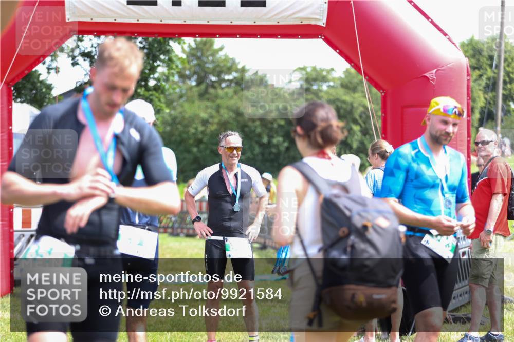 21.06.2026 - 29. Vierlanden-Triathlon Andreas Tolksdorf http://msf.ph/oto/9921584 21.06.2026 13:35:28 Ziel  meine-sportfotos.de