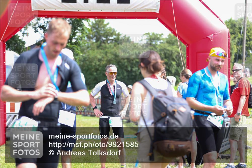 21.06.2026 - 29. Vierlanden-Triathlon Andreas Tolksdorf http://msf.ph/oto/9921585 21.06.2026 13:35:28 Ziel  meine-sportfotos.de
