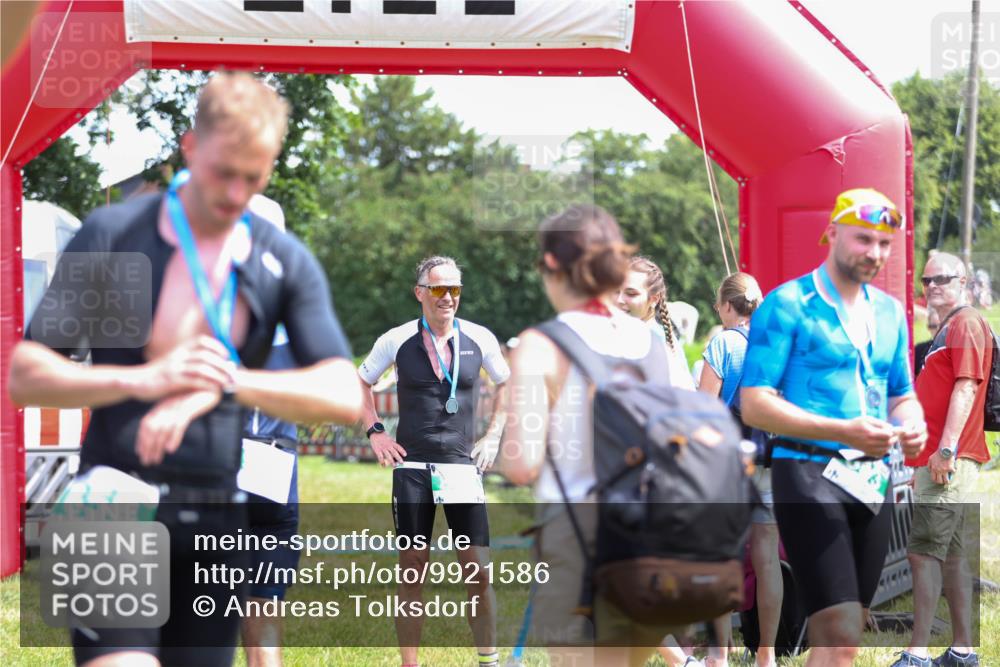 21.06.2026 - 29. Vierlanden-Triathlon Andreas Tolksdorf http://msf.ph/oto/9921586 21.06.2026 13:35:28 Ziel  meine-sportfotos.de
