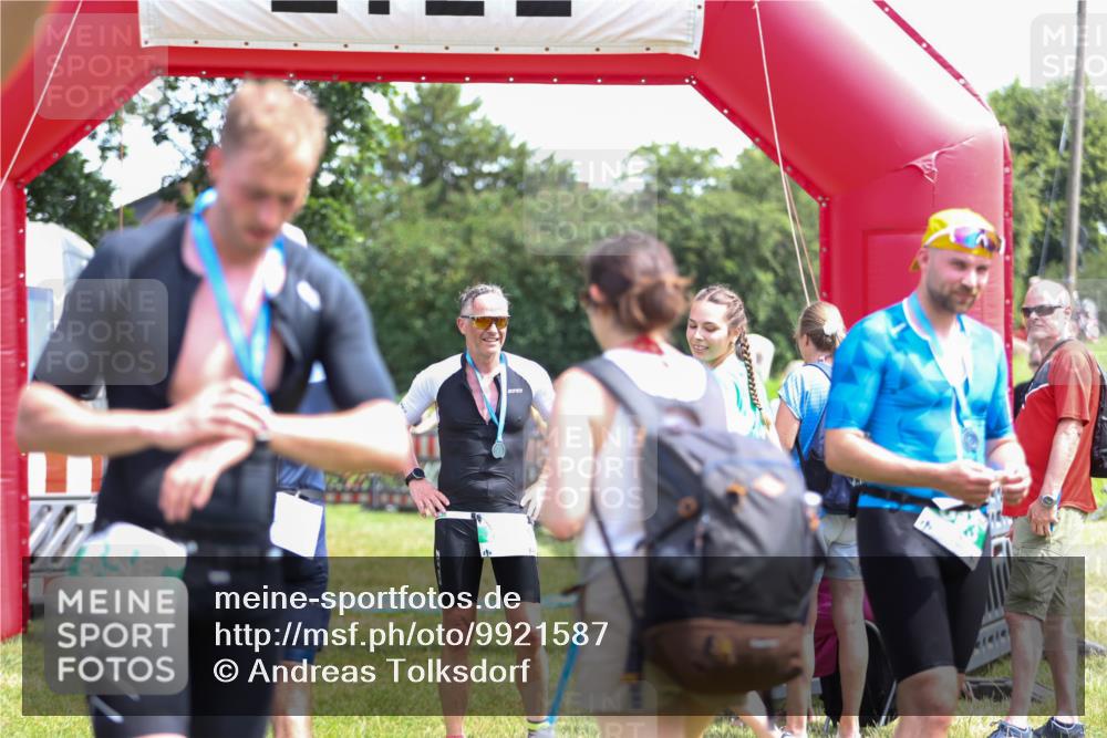 21.06.2026 - 29. Vierlanden-Triathlon Andreas Tolksdorf http://msf.ph/oto/9921587 21.06.2026 13:35:28 Ziel  meine-sportfotos.de
