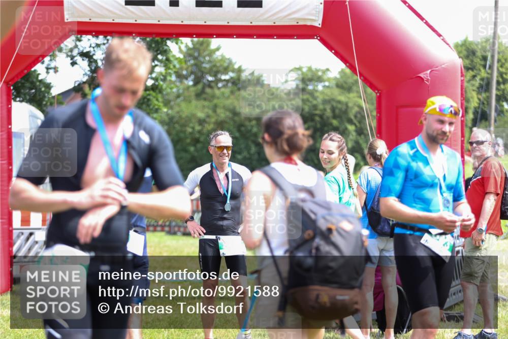 21.06.2026 - 29. Vierlanden-Triathlon Andreas Tolksdorf http://msf.ph/oto/9921588 21.06.2026 13:35:28 Ziel  meine-sportfotos.de