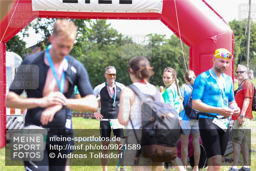 21.06.2026 - 29. Vierlanden-Triathlon Andreas Tolksdorf http://msf.ph/oto/9921589 21.06.2026 13:35:28 Ziel  meine-sportfotos.de