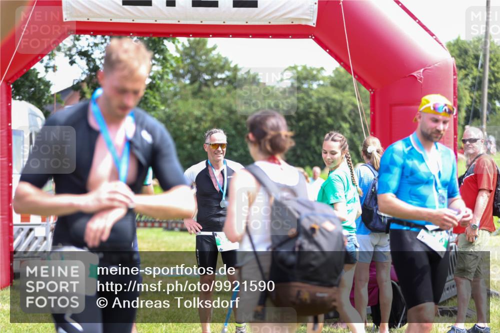 21.06.2026 - 29. Vierlanden-Triathlon Andreas Tolksdorf http://msf.ph/oto/9921590 21.06.2026 13:35:28 Ziel  meine-sportfotos.de