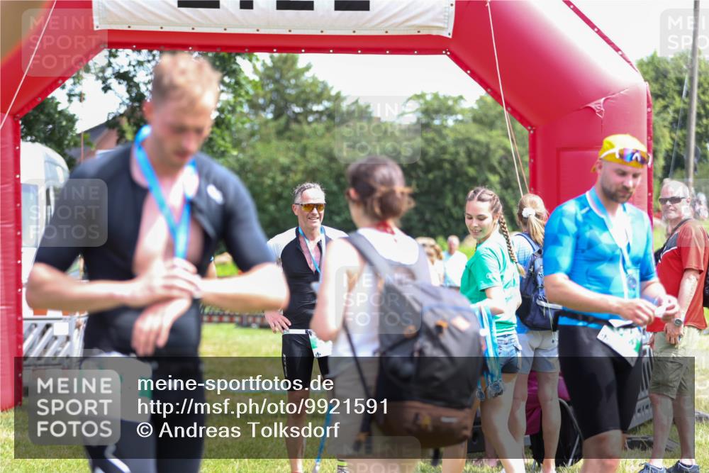 21.06.2026 - 29. Vierlanden-Triathlon Andreas Tolksdorf http://msf.ph/oto/9921591 21.06.2026 13:35:28 Ziel  meine-sportfotos.de