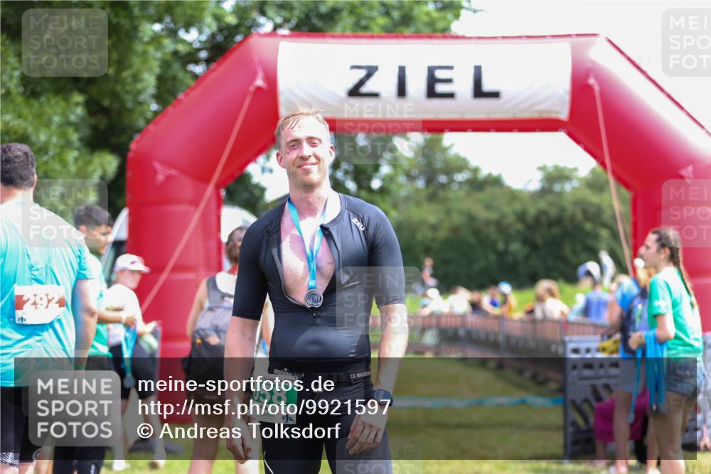 21.06.2026 - 29. Vierlanden-Triathlon Andreas Tolksdorf http://msf.ph/oto/9921597 21.06.2026 13:35:42 Ziel  meine-sportfotos.de