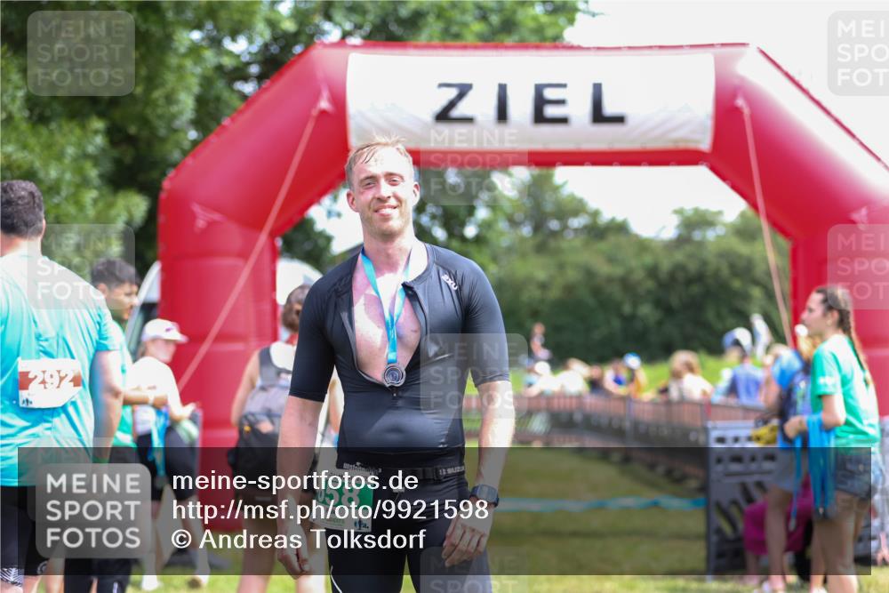 21.06.2026 - 29. Vierlanden-Triathlon Andreas Tolksdorf http://msf.ph/oto/9921598 21.06.2026 13:35:42 Ziel  meine-sportfotos.de