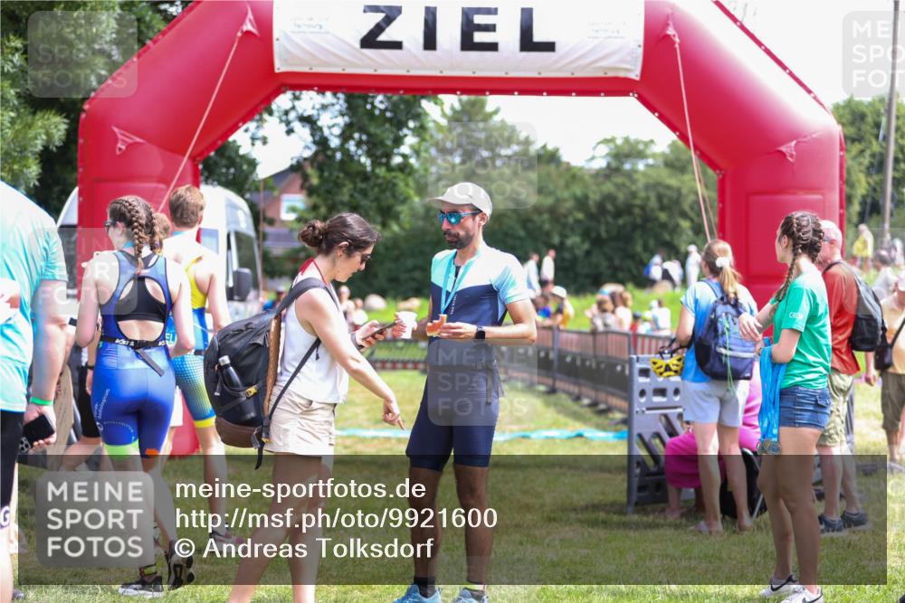 21.06.2026 - 29. Vierlanden-Triathlon Andreas Tolksdorf http://msf.ph/oto/9921600 21.06.2026 13:35:53 Ziel 278, 687, 723 meine-sportfotos.de