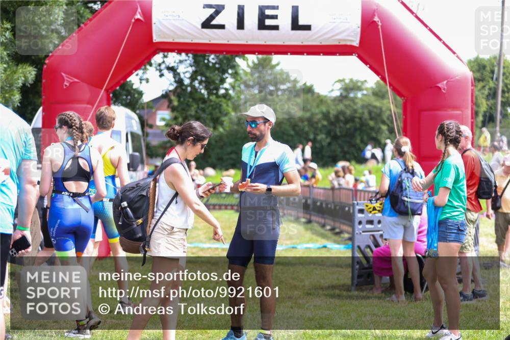 21.06.2026 - 29. Vierlanden-Triathlon Andreas Tolksdorf http://msf.ph/oto/9921601 21.06.2026 13:35:53 Ziel 278, 687, 723 meine-sportfotos.de