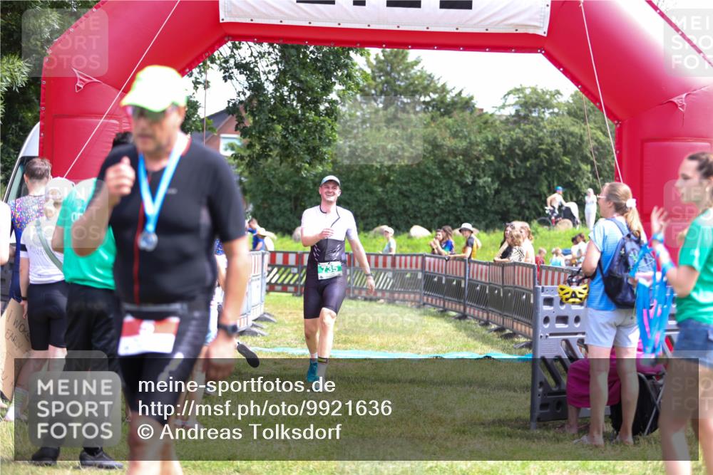 21.06.2026 - 29. Vierlanden-Triathlon Andreas Tolksdorf http://msf.ph/oto/9921636 21.06.2026 13:36:40 Ziel 735, 783 meine-sportfotos.de