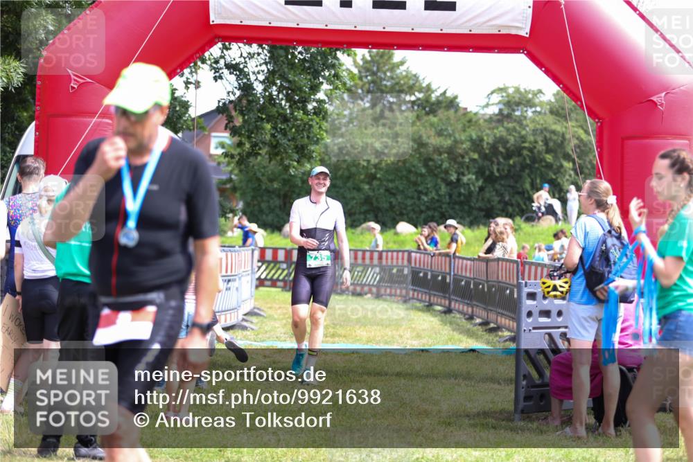 21.06.2026 - 29. Vierlanden-Triathlon Andreas Tolksdorf http://msf.ph/oto/9921638 21.06.2026 13:36:40 Ziel 735, 783 meine-sportfotos.de