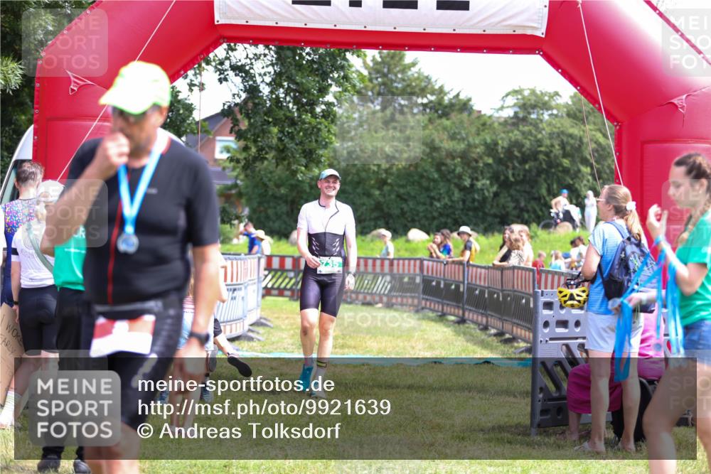 21.06.2026 - 29. Vierlanden-Triathlon Andreas Tolksdorf http://msf.ph/oto/9921639 21.06.2026 13:36:40 Ziel 735, 783 meine-sportfotos.de