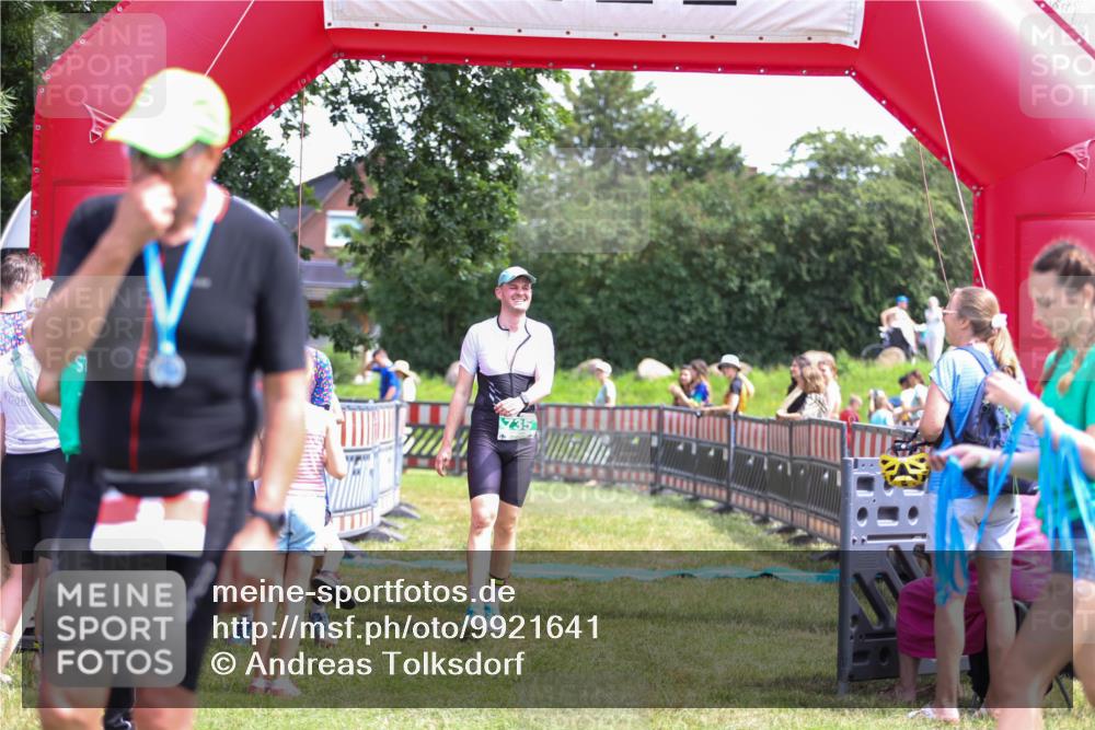 21.06.2026 - 29. Vierlanden-Triathlon Andreas Tolksdorf http://msf.ph/oto/9921641 21.06.2026 13:36:40 Ziel 735, 783 meine-sportfotos.de