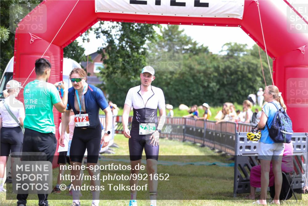 21.06.2026 - 29. Vierlanden-Triathlon Andreas Tolksdorf http://msf.ph/oto/9921652 21.06.2026 13:36:44 Ziel  meine-sportfotos.de