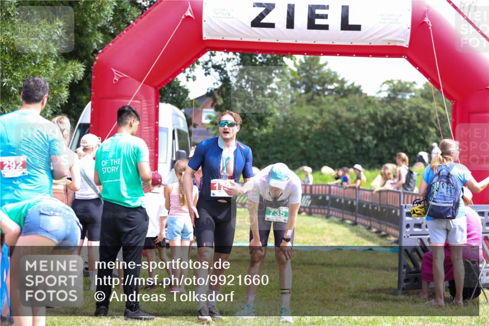 21.06.2026 - 29. Vierlanden-Triathlon Andreas Tolksdorf http://msf.ph/oto/9921660 21.06.2026 13:36:46 Ziel  meine-sportfotos.de