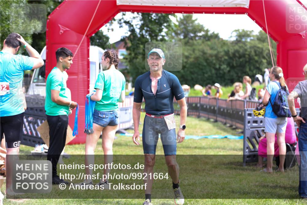 21.06.2026 - 29. Vierlanden-Triathlon Andreas Tolksdorf http://msf.ph/oto/9921664 21.06.2026 13:37:11 Ziel 1005 meine-sportfotos.de