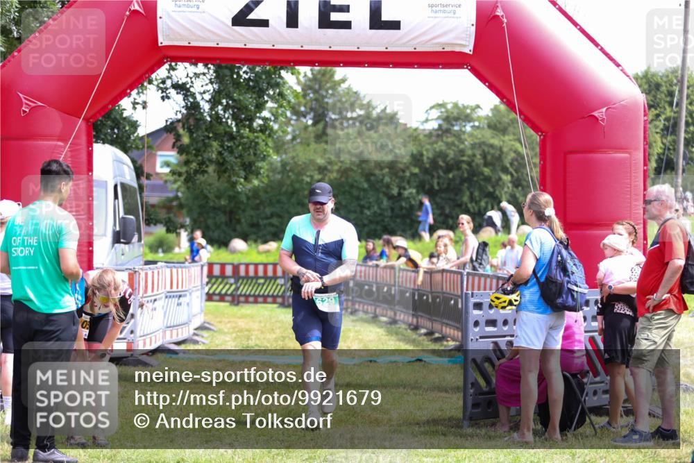 21.06.2026 - 29. Vierlanden-Triathlon Andreas Tolksdorf http://msf.ph/oto/9921679 21.06.2026 13:37:30 Ziel 629, 1002 meine-sportfotos.de