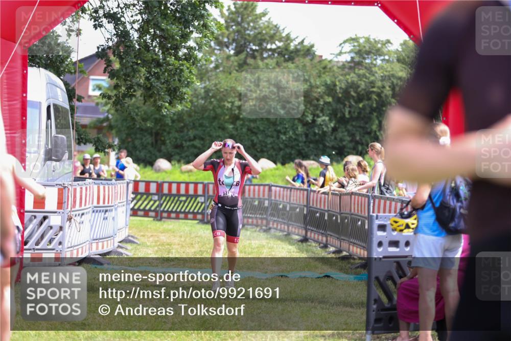 21.06.2026 - 29. Vierlanden-Triathlon Andreas Tolksdorf http://msf.ph/oto/9921691 21.06.2026 13:37:44 Ziel 846, 870, 1002 meine-sportfotos.de