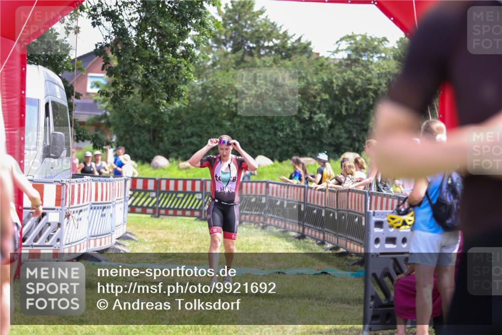 21.06.2026 - 29. Vierlanden-Triathlon Andreas Tolksdorf http://msf.ph/oto/9921692 21.06.2026 13:37:44 Ziel 846, 870, 1002 meine-sportfotos.de