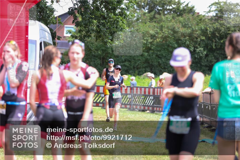 21.06.2026 - 29. Vierlanden-Triathlon Andreas Tolksdorf http://msf.ph/oto/9921712 21.06.2026 13:37:56 Ziel 720, 863, 997 meine-sportfotos.de