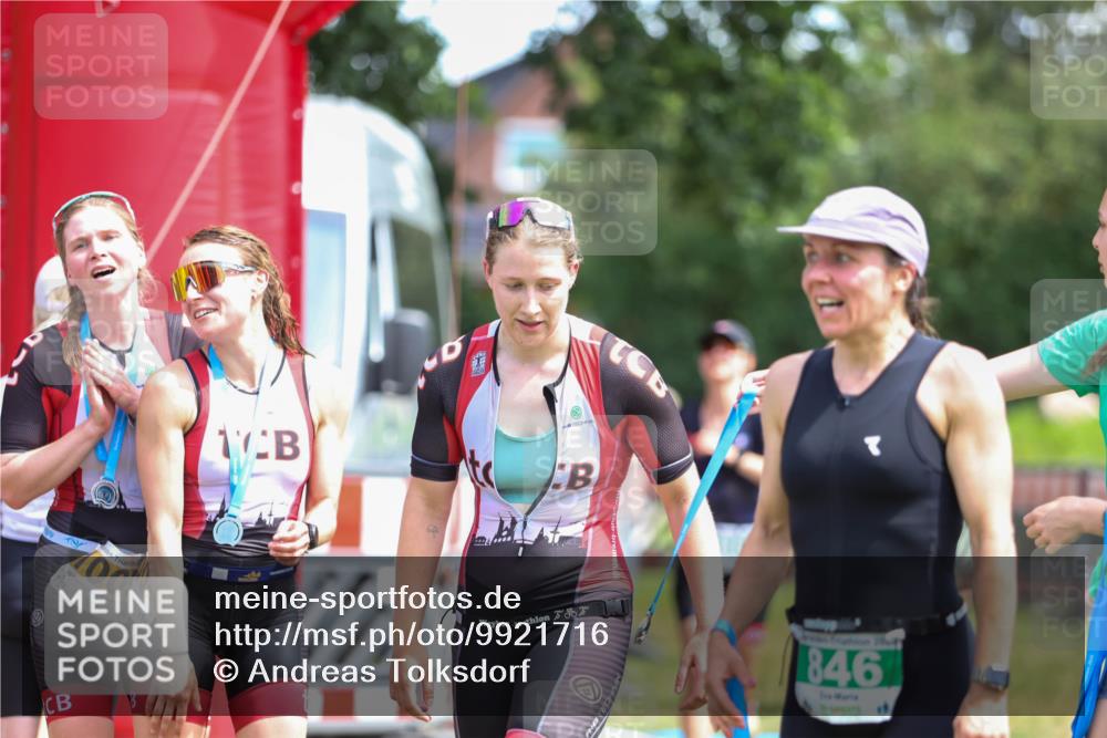 21.06.2026 - 29. Vierlanden-Triathlon Andreas Tolksdorf http://msf.ph/oto/9921716 21.06.2026 13:37:58 Ziel 720, 863, 997 meine-sportfotos.de