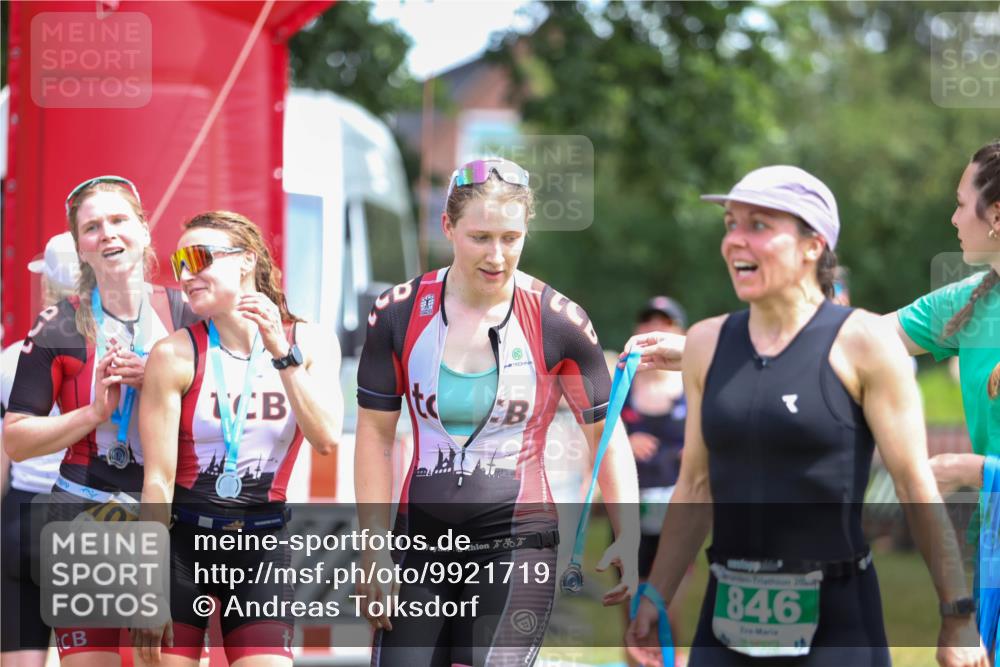 21.06.2026 - 29. Vierlanden-Triathlon Andreas Tolksdorf http://msf.ph/oto/9921719 21.06.2026 13:37:58 Ziel 720, 863, 997 meine-sportfotos.de