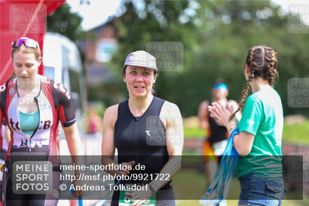 21.06.2026 - 29. Vierlanden-Triathlon Andreas Tolksdorf http://msf.ph/oto/9921722 21.06.2026 13:37:59 Ziel 720, 863, 997 meine-sportfotos.de