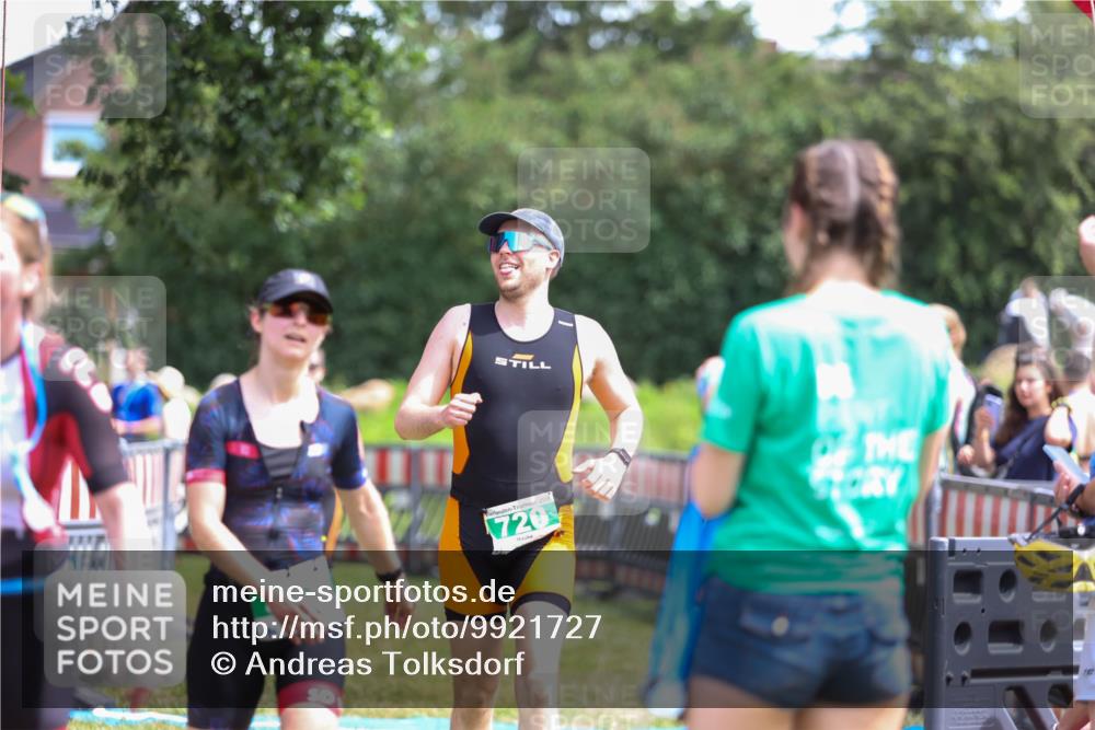 21.06.2026 - 29. Vierlanden-Triathlon Andreas Tolksdorf http://msf.ph/oto/9921727 21.06.2026 13:38:01 Ziel 720, 863, 997 meine-sportfotos.de