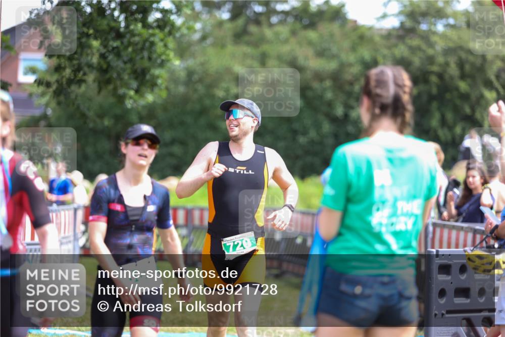 21.06.2026 - 29. Vierlanden-Triathlon Andreas Tolksdorf http://msf.ph/oto/9921728 21.06.2026 13:38:01 Ziel 720, 863, 997 meine-sportfotos.de