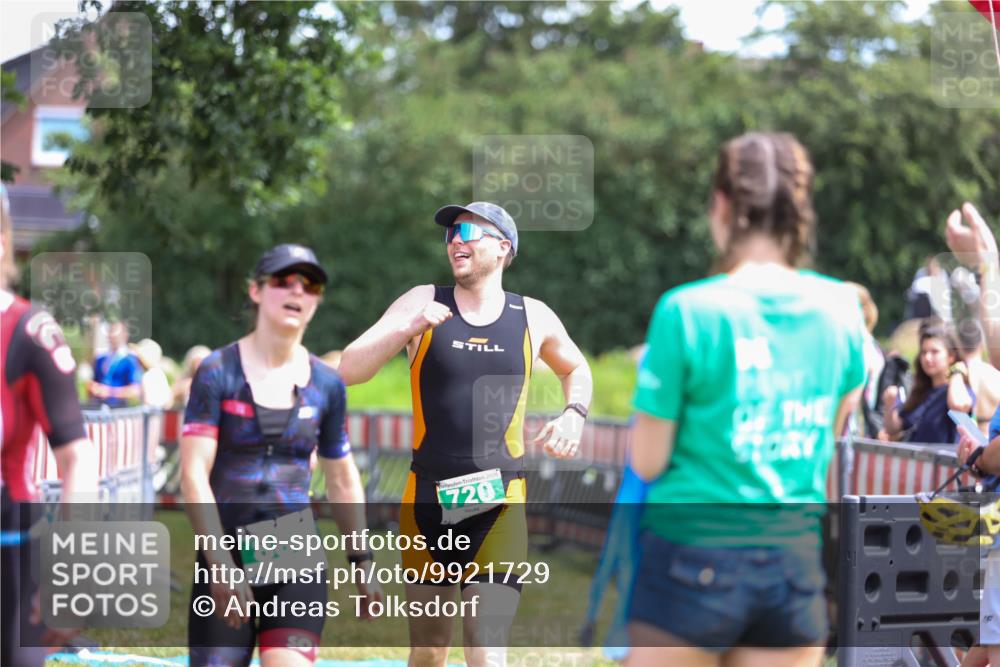 21.06.2026 - 29. Vierlanden-Triathlon Andreas Tolksdorf http://msf.ph/oto/9921729 21.06.2026 13:38:01 Ziel 720, 863, 997 meine-sportfotos.de